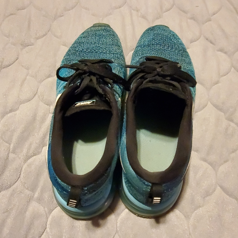 Nike Flyknit Max - Picture 5 of 8